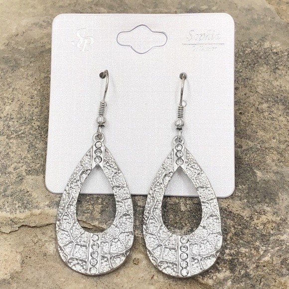 🍀 Teardrop Simple Silver Dangle Earrings - Picture 1 of 2